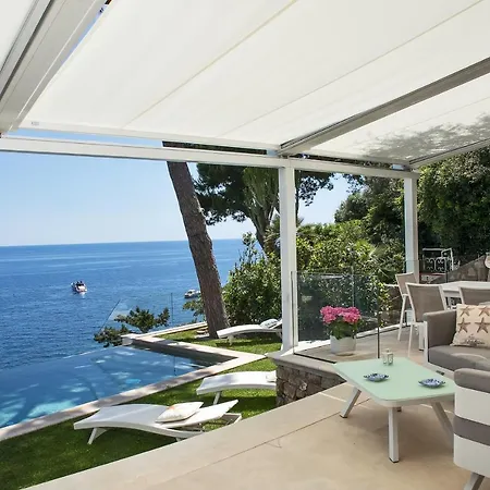 Sleeps 12 With Pool Air Con And Wifi