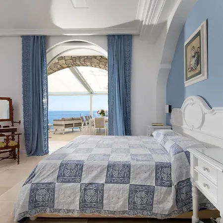 וילה Sleeps 12 With Pool Air Con And Wifi נראנו
