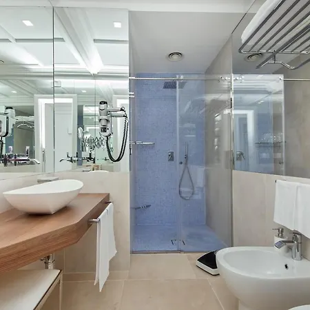 Sleeps 12 With Pool Air Con And Wifi *